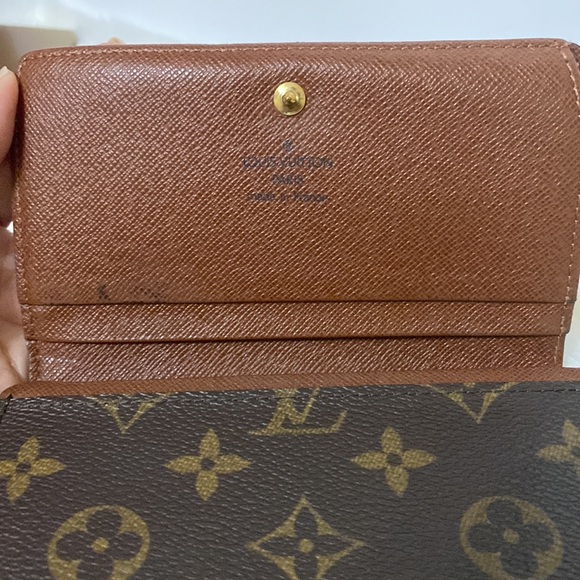 Authentic Pre Loved Louis Vuitton Wallet - Picture 6 of 14
